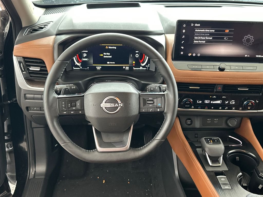 Used 2026 Black Nissan Platinum image 25