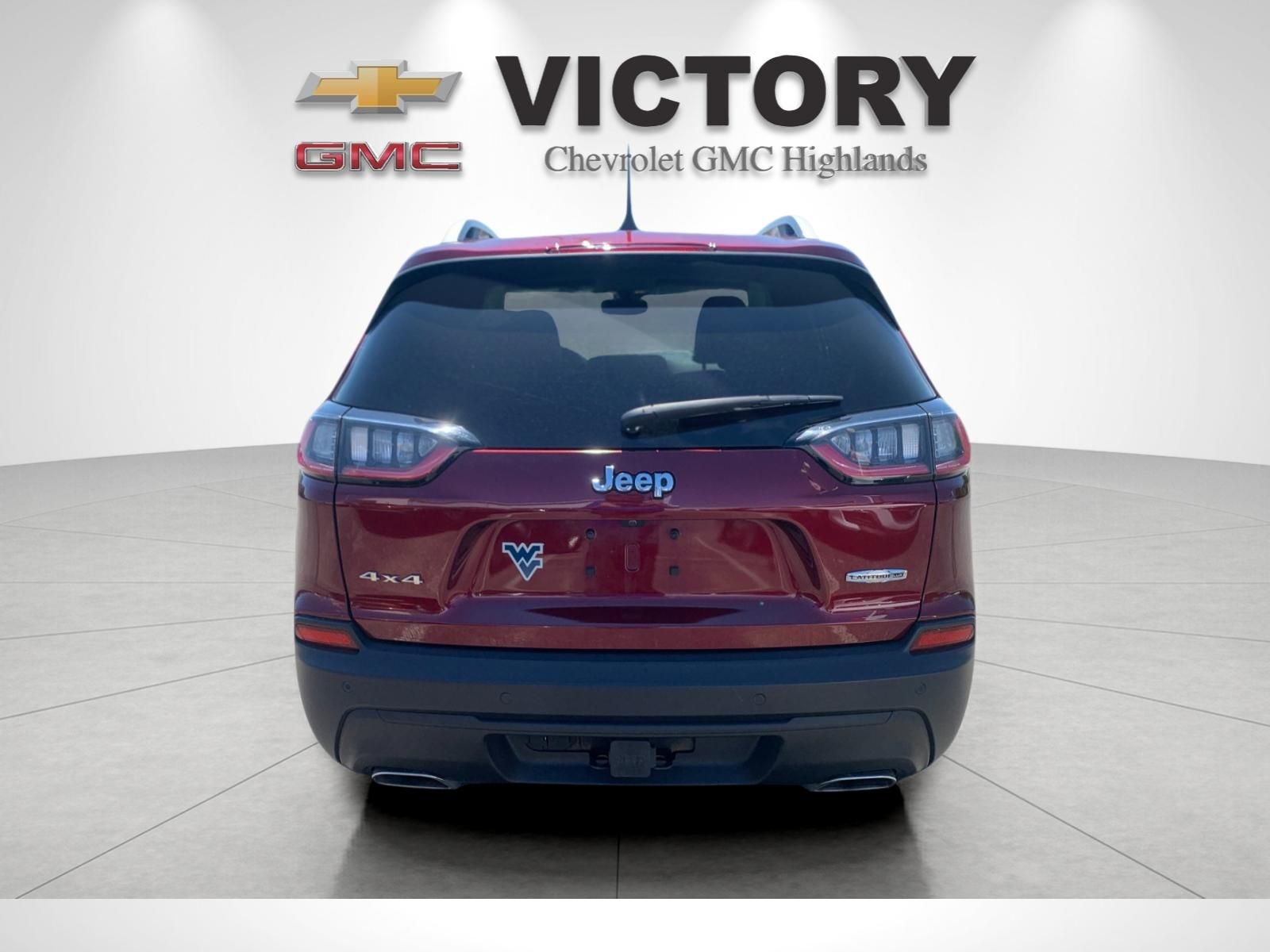 Used 2021 Red Jeep Latitude Lux image 4