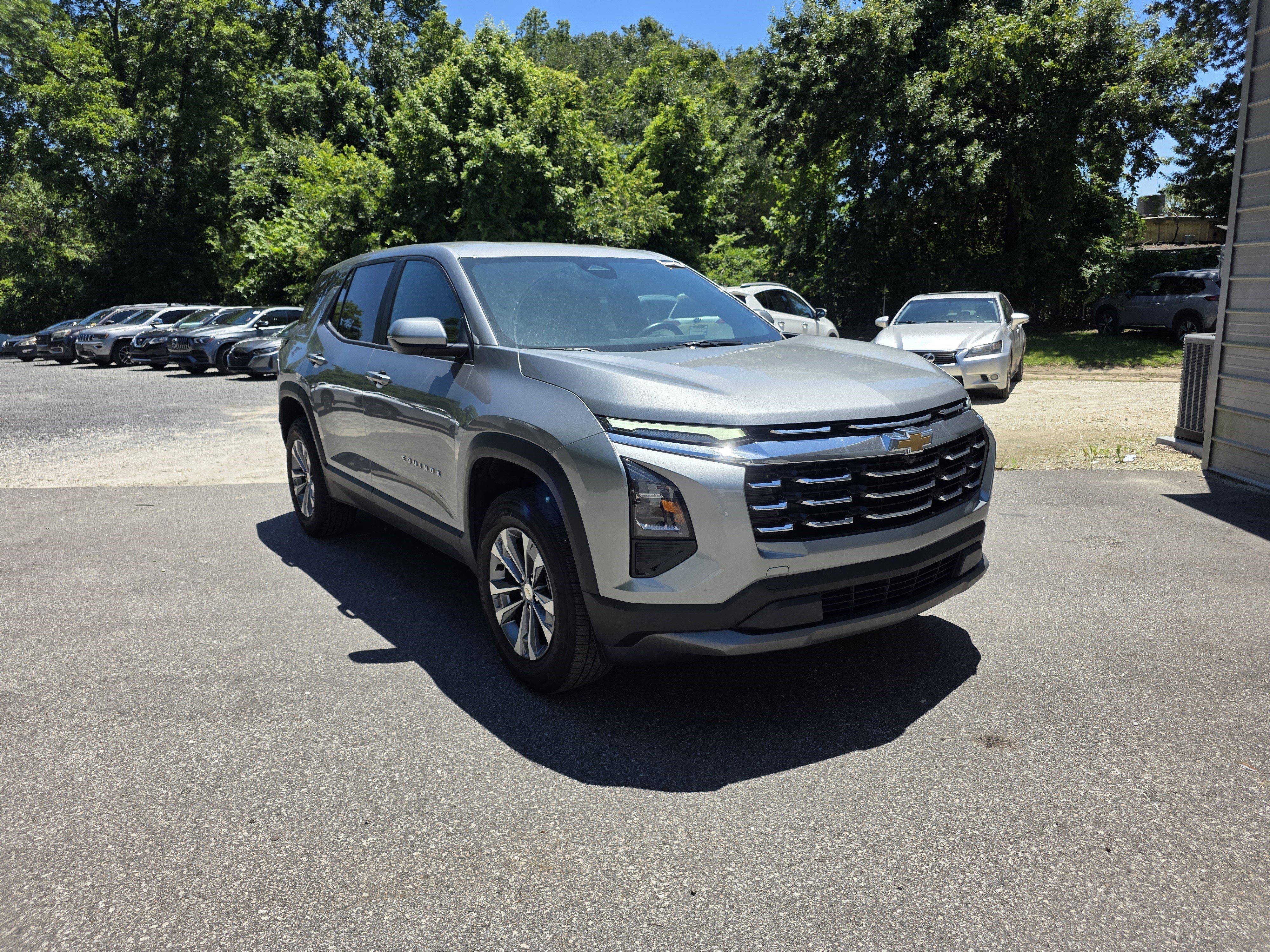 Used 2025 Sterling Gray Metallic Chevrolet FWD LT image 27