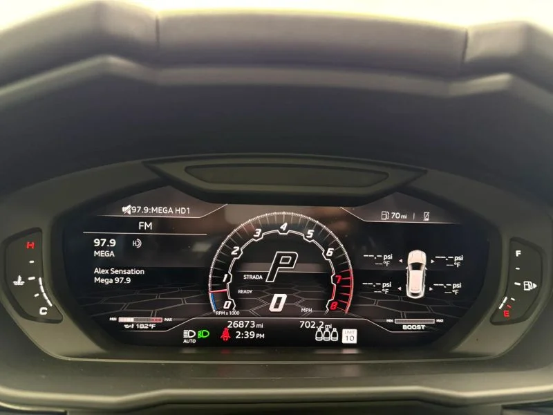 Used 2022  Lamborghini Sport Utility 4D image 48