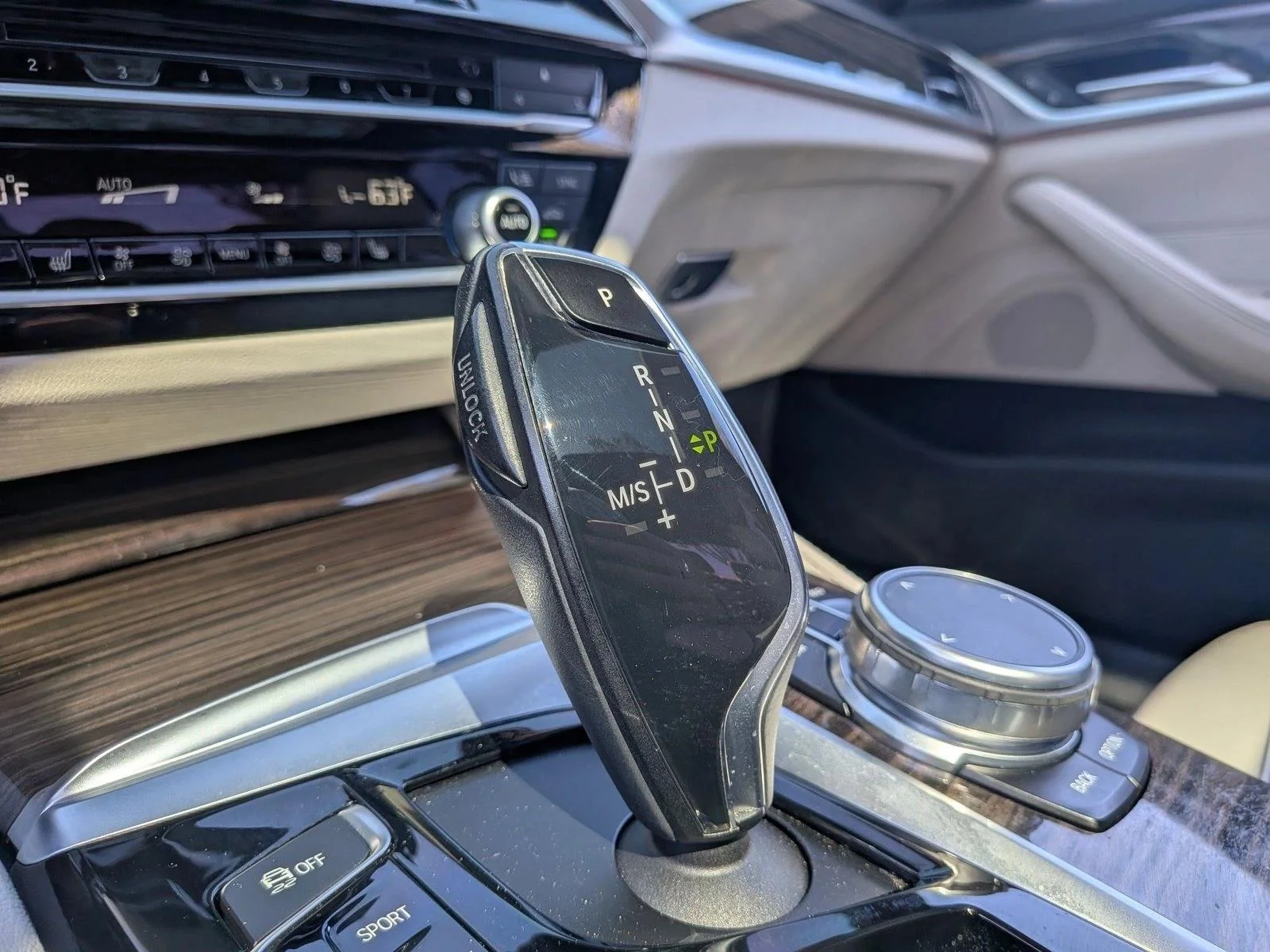 Used 2018 Glacier Silver Metallic BMW 530i image 15