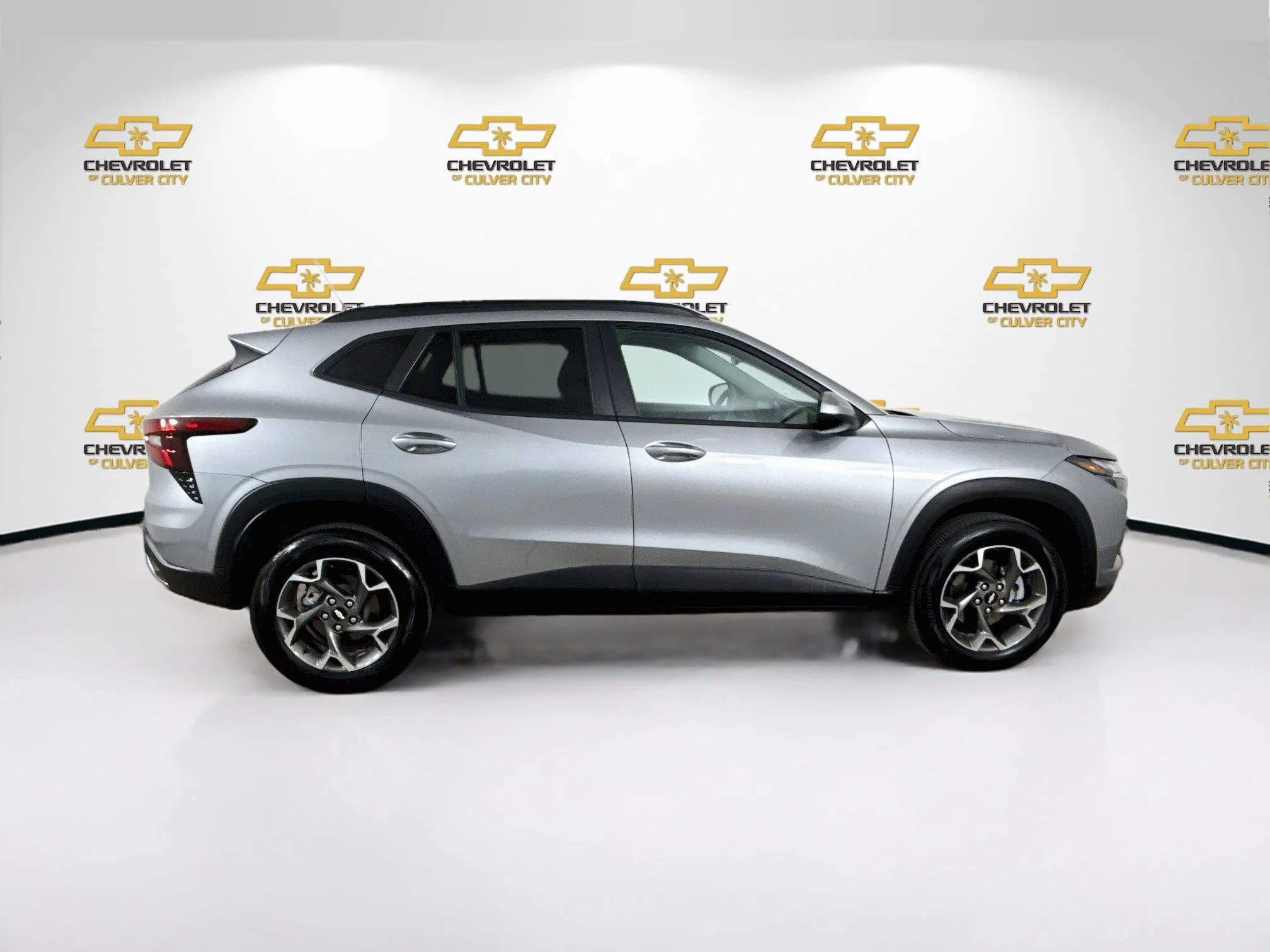 Used 2025 Sterling Gray Metallic Chevrolet LT image 9