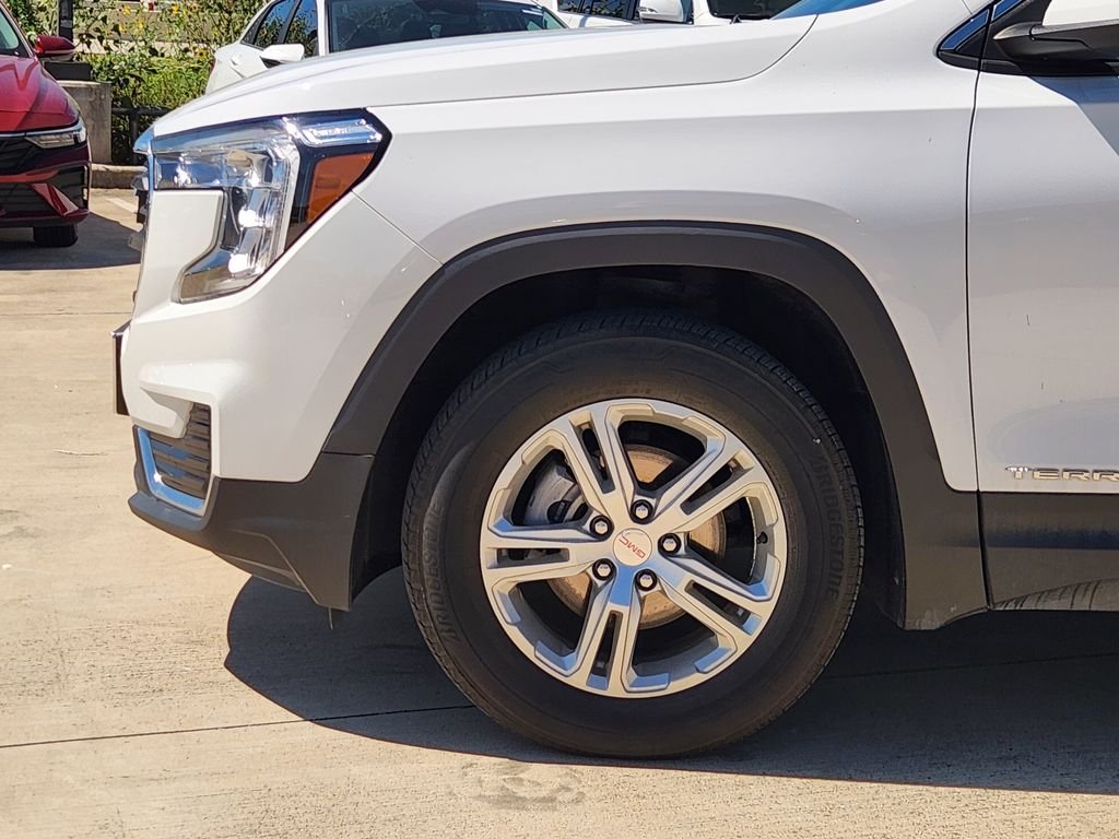 Used 2023 Summit White GMC SLE image 10