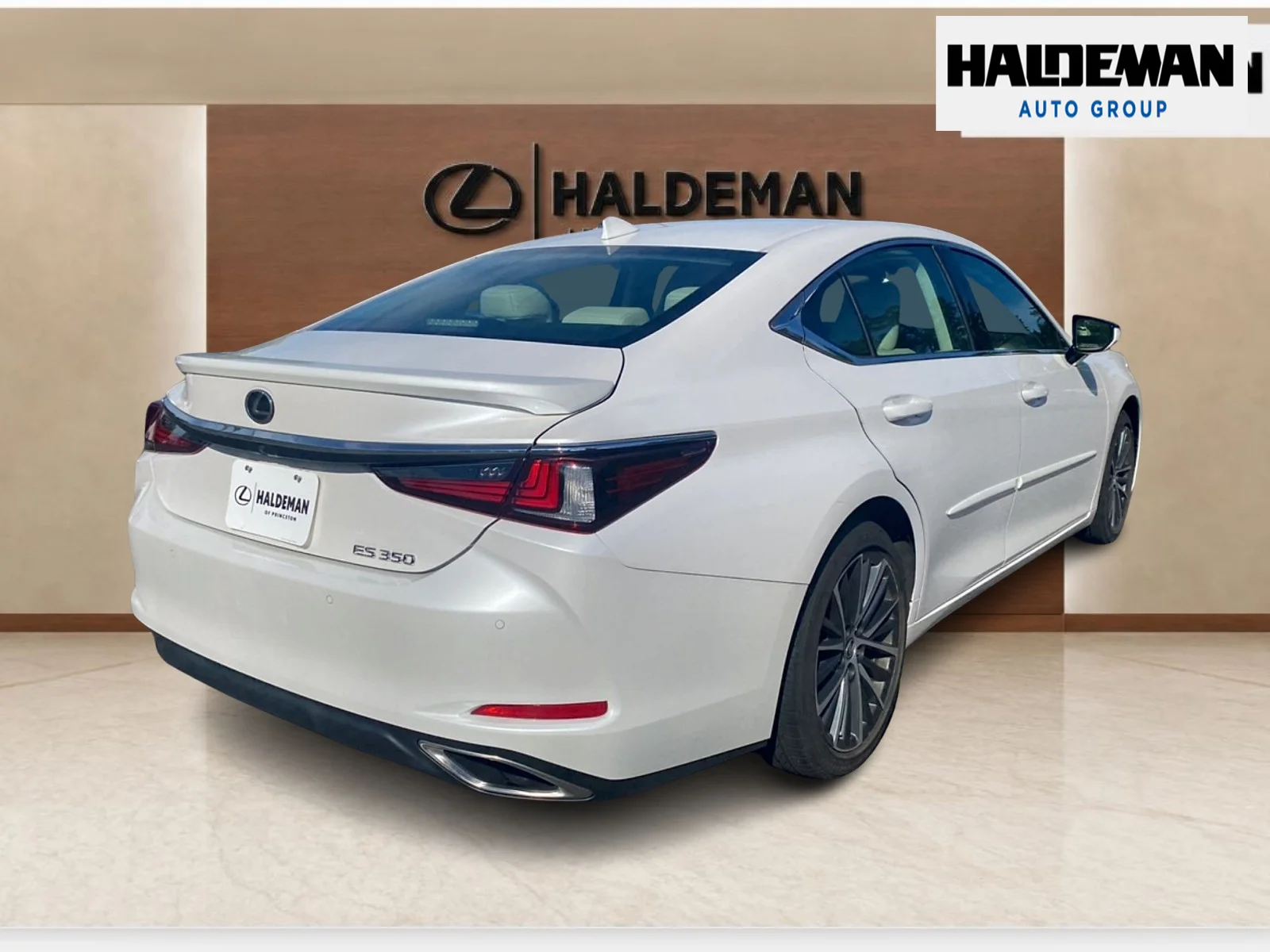 Used 2023 Eminent White Pearl Lexus  image 4