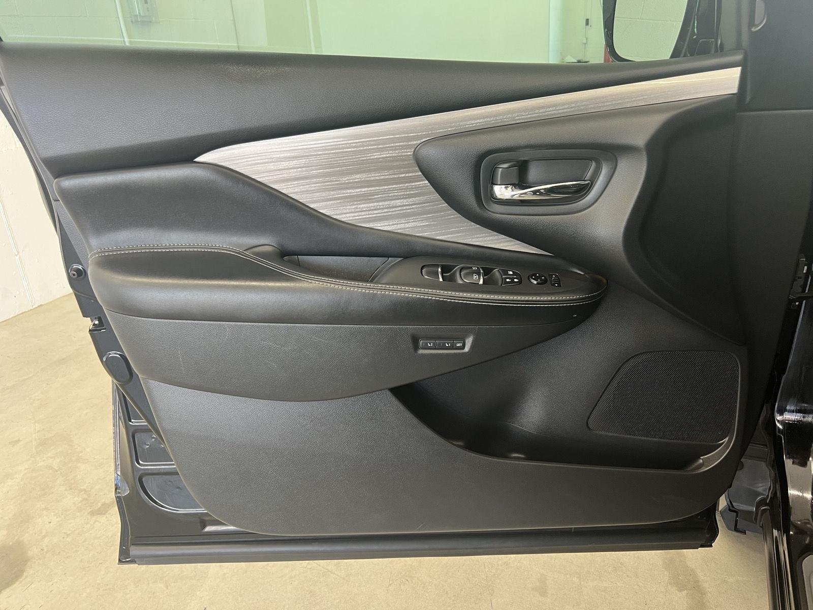 Used 2015 Magnetic Black Metallic Nissan Platinum image 11