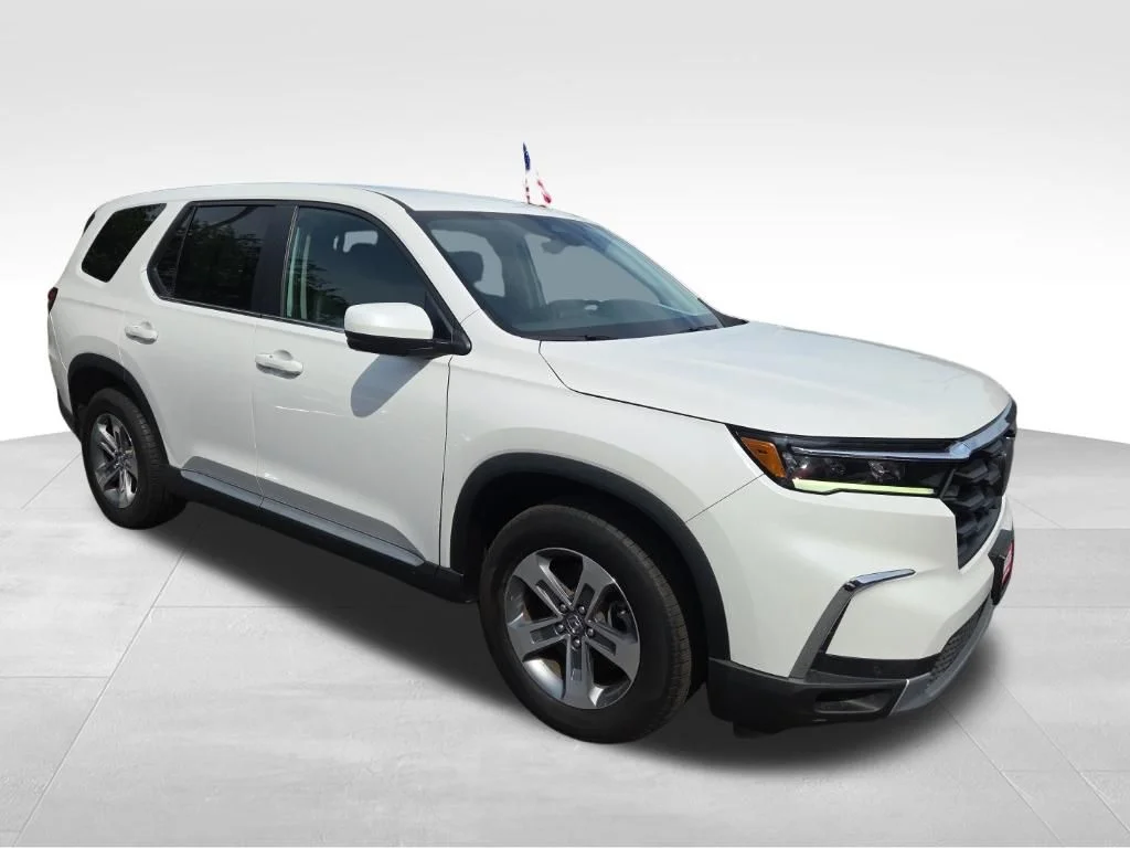Used 2023 White Honda EX-L image 3