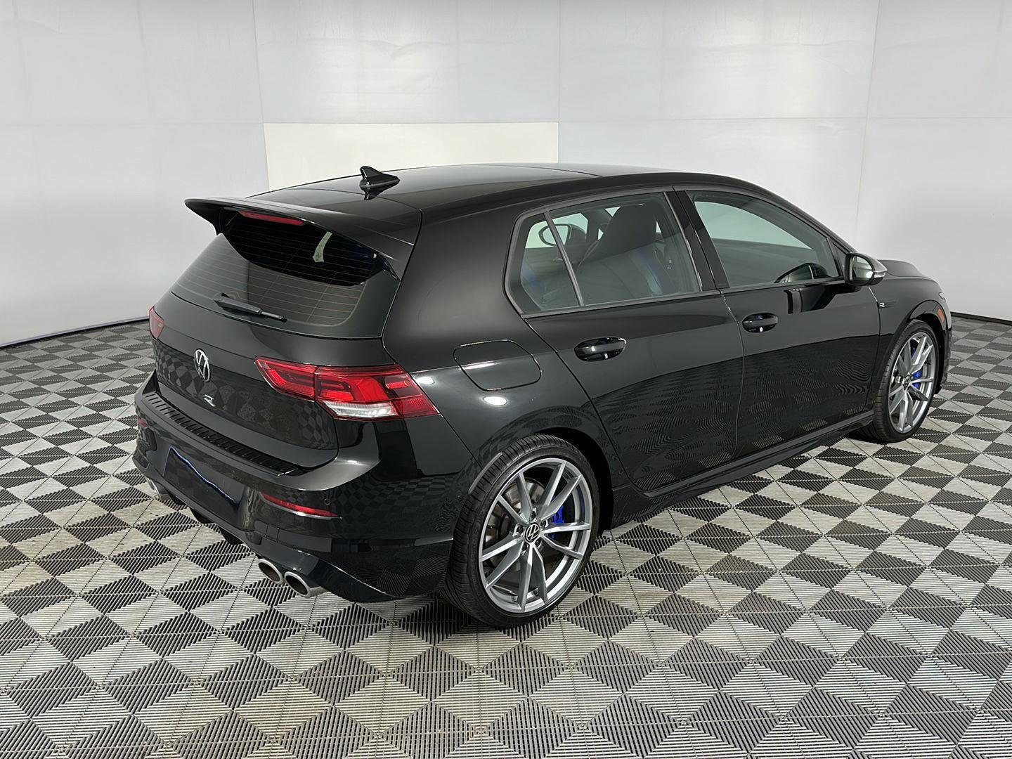 Used 2024 Mythos Black Metallic Volkswagen 4Motion image 8