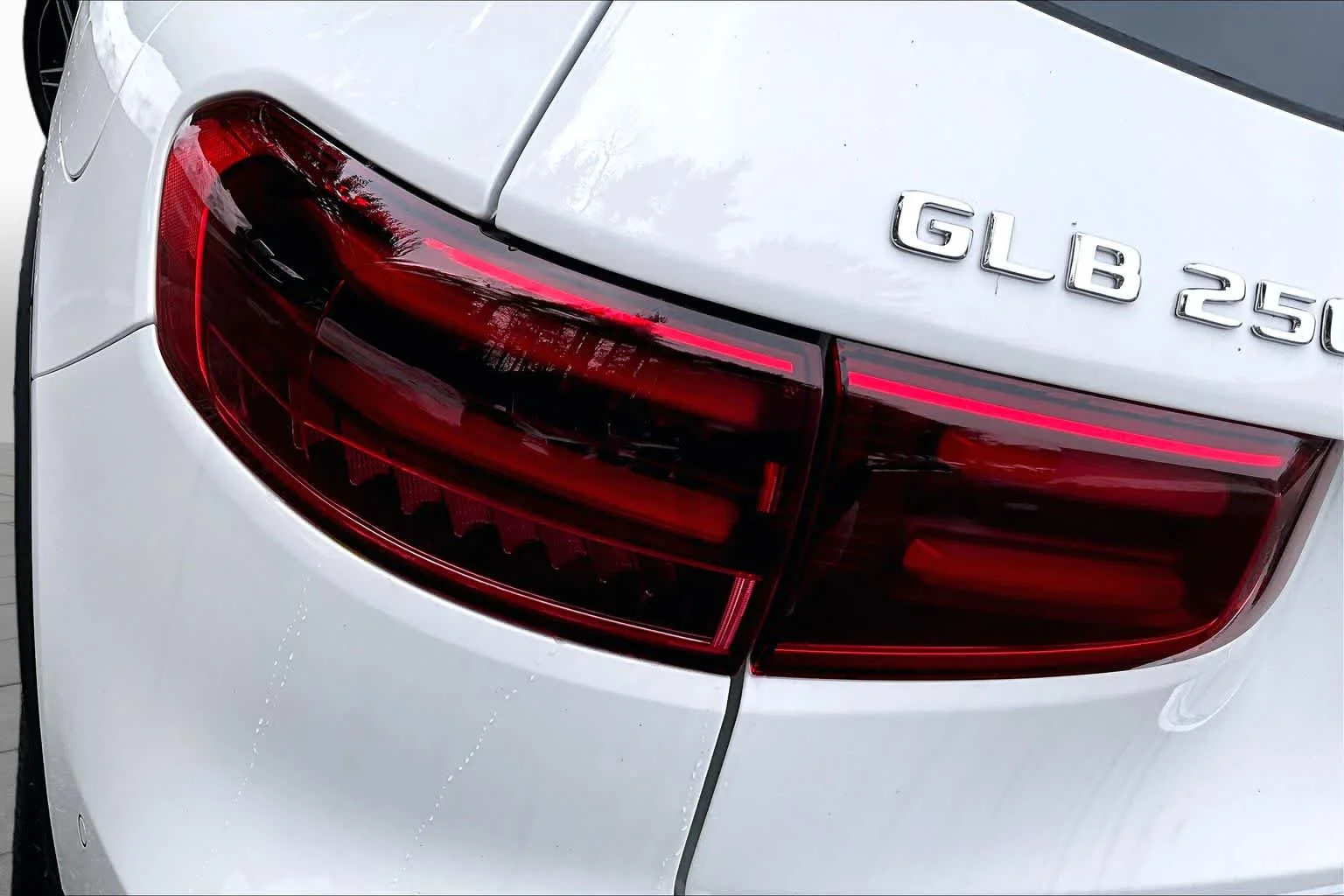 New 2026 Polar White Mercedes-Benz GLB 250 image 6
