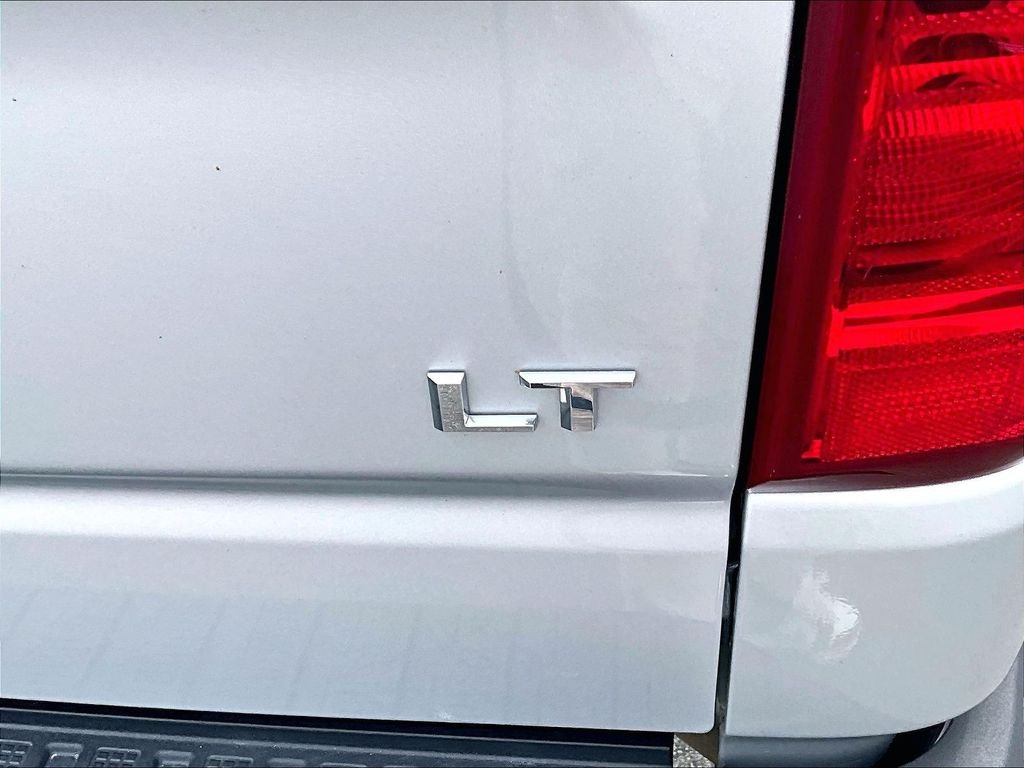 Used 2021 Silver Ice Metallic Chevrolet LT image 27