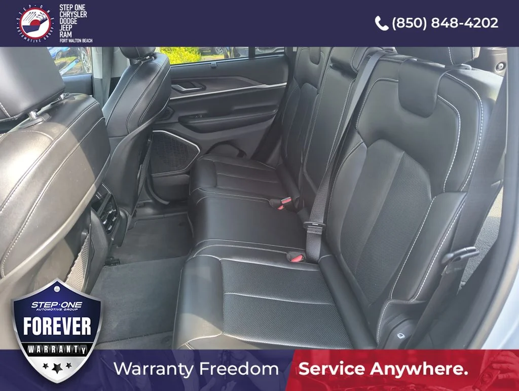 Used 2022 Silver Jeep 4xe image 30
