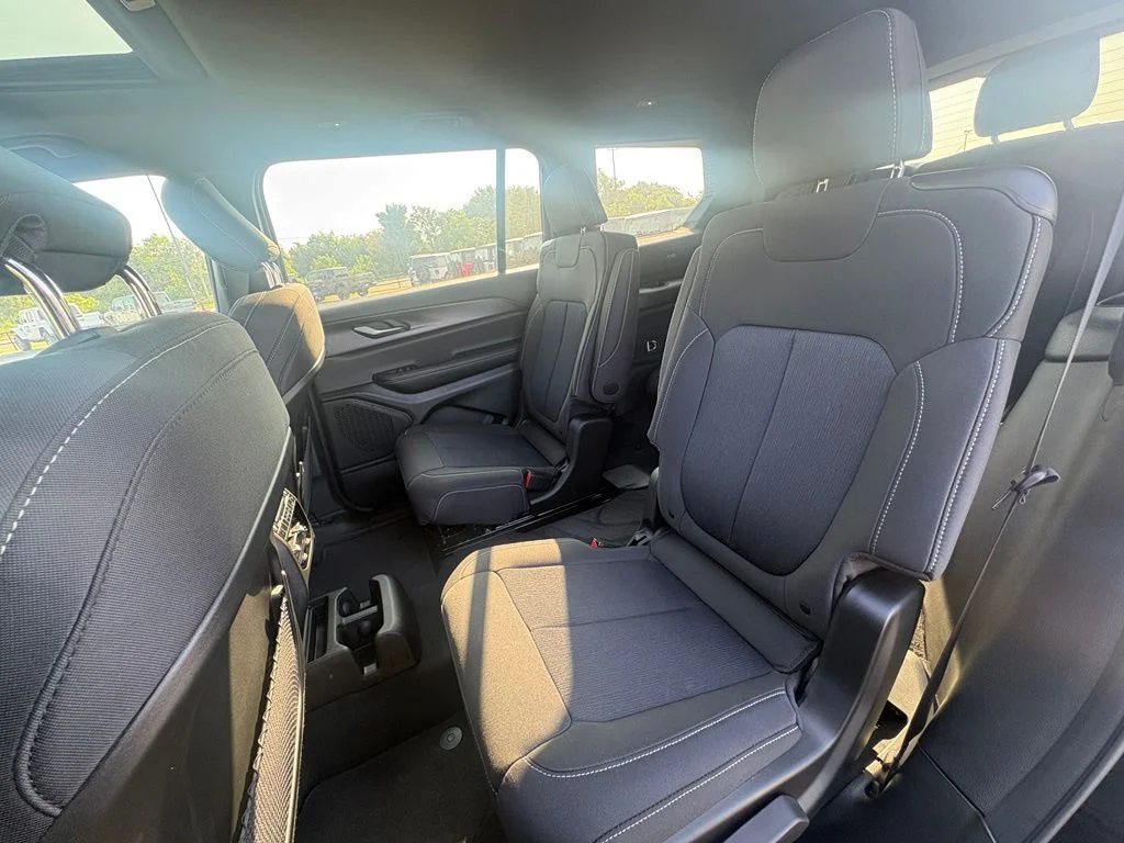 New 2026 Baltic Gray Metallic Clear-Coat Exterior Paint Jeep Laredo image 25