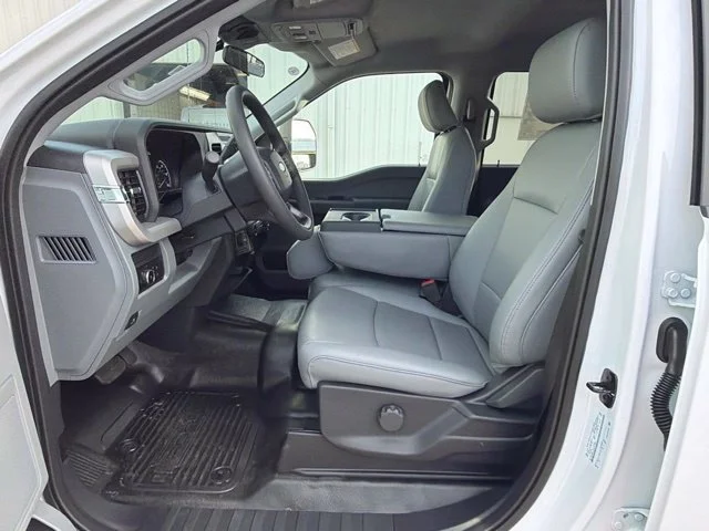 New 2027 Oxford White Ford F-450® XL image 10