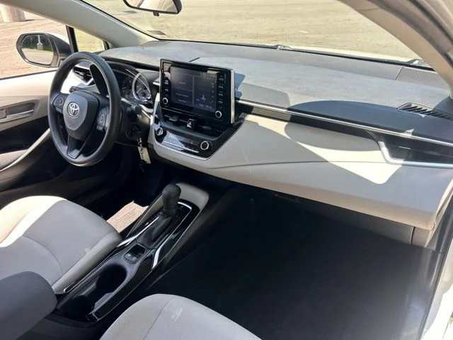Used 2020 White Toyota LE image 25
