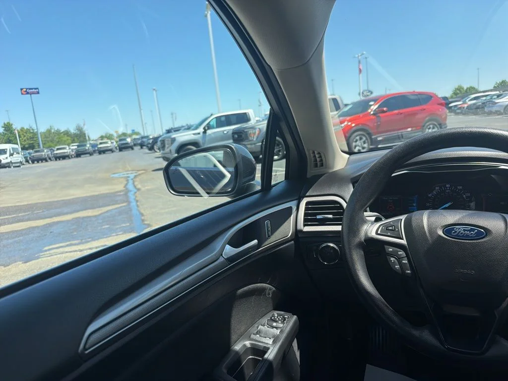 Used 2019 Gray Ford SE image 15