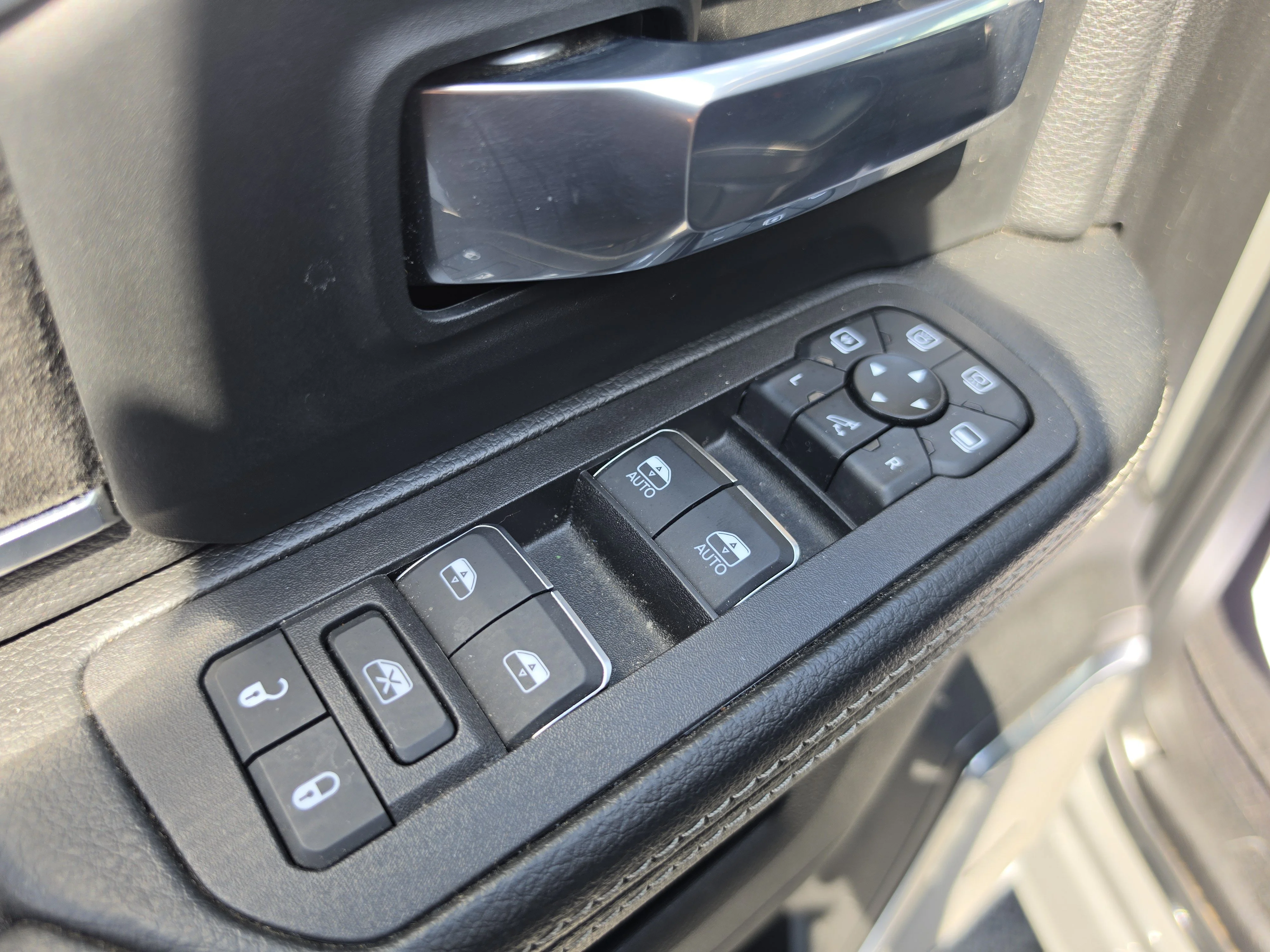 Used 2026 Ceramic Gray Clearcoat Ram Laramie image 18