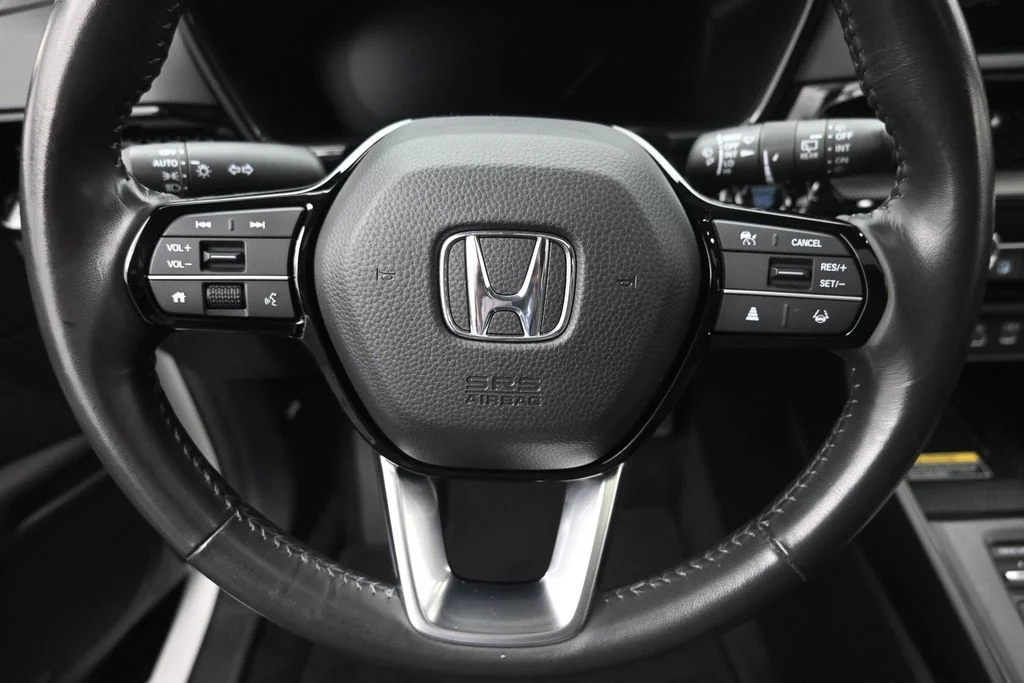 Used 2023 Silver Honda EX-L image 21