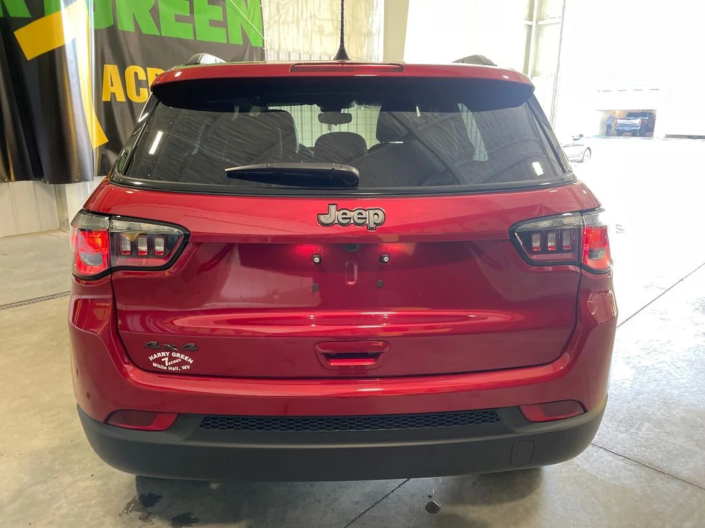 New 2026 Red Hot Pearlcoat Jeep Latitude Altitude image 6