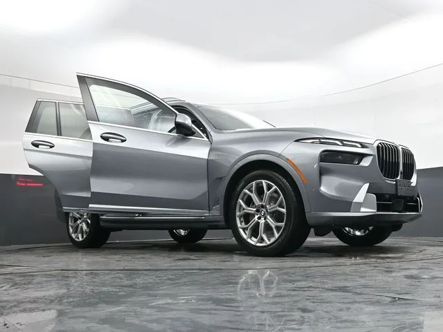 Used 2024 Gray BMW xDrive40i image 44