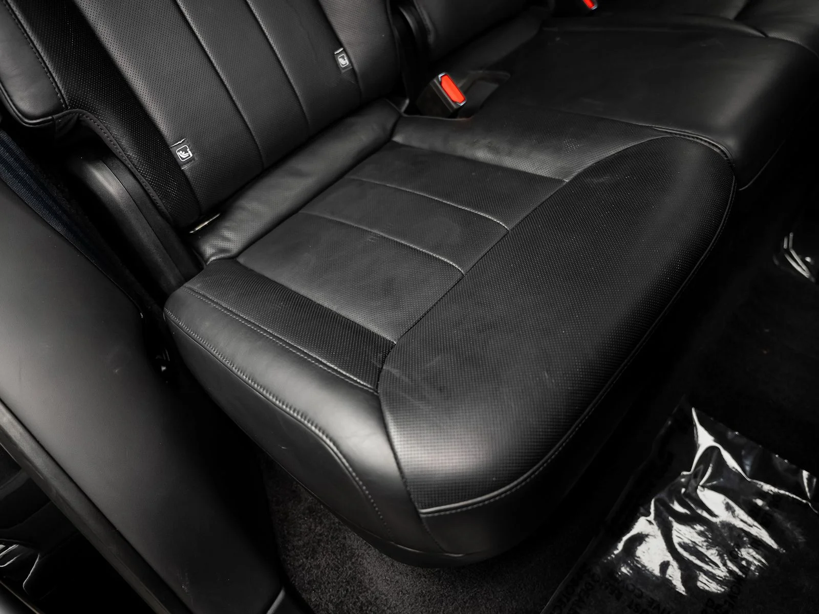 Used 2023 Black Land Rover SE image 34