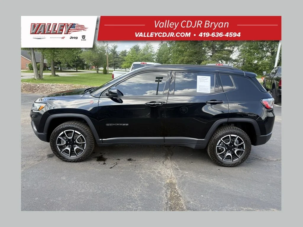 Used 2024 Black Jeep Trailhawk image 1