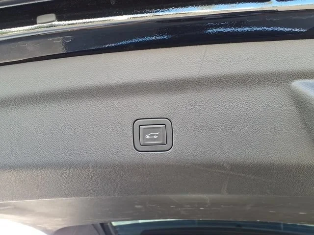 Used 2025 Onyx Black GMC Denali image 8