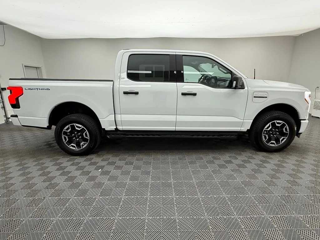 Used 2023 White Ford XLT image 7