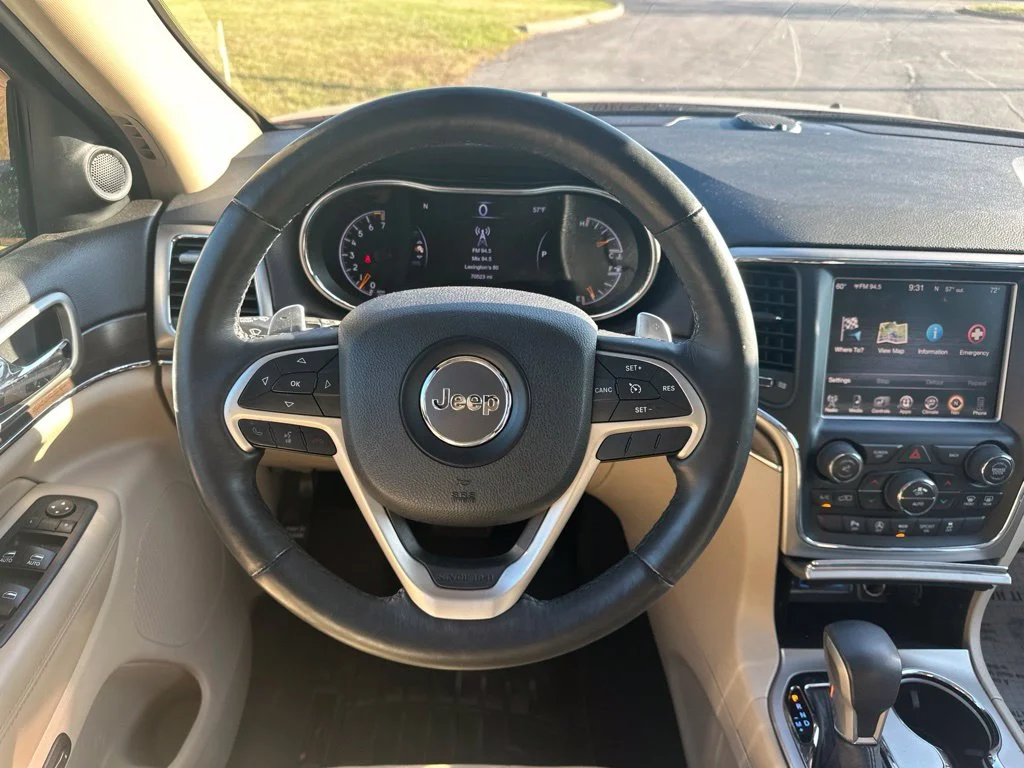 Used 2017 Velvet Jeep Limited image 14