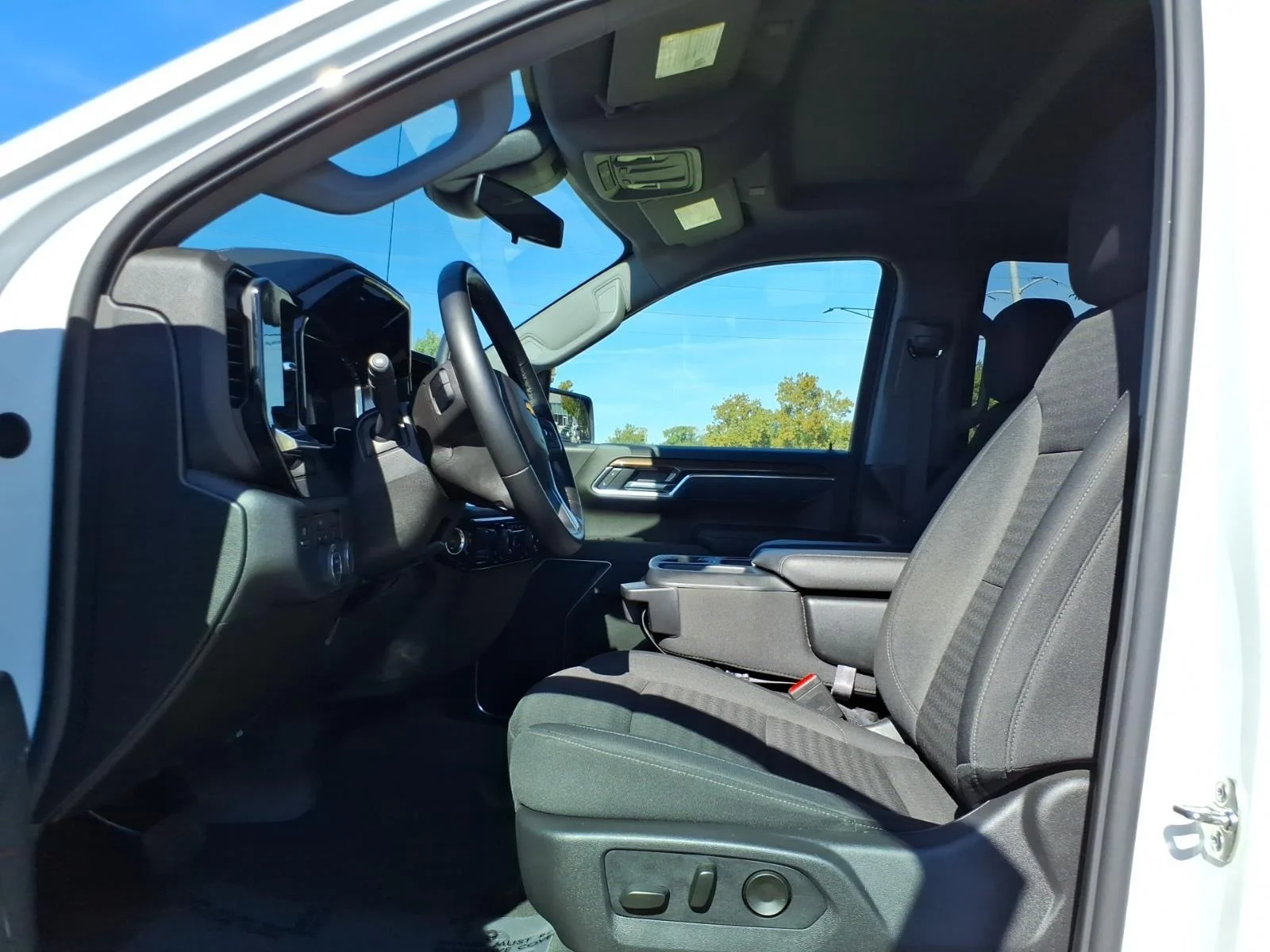 Used 2026 Summit White Chevrolet LT image 12