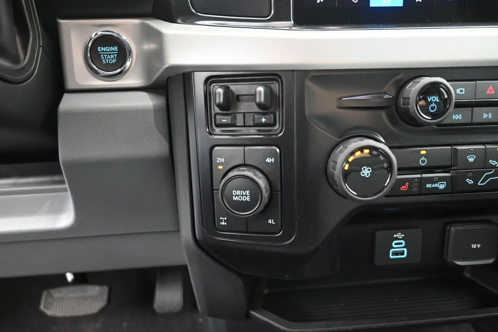 New 2026 Carbonized Gray Metallic Ford XLT image 17