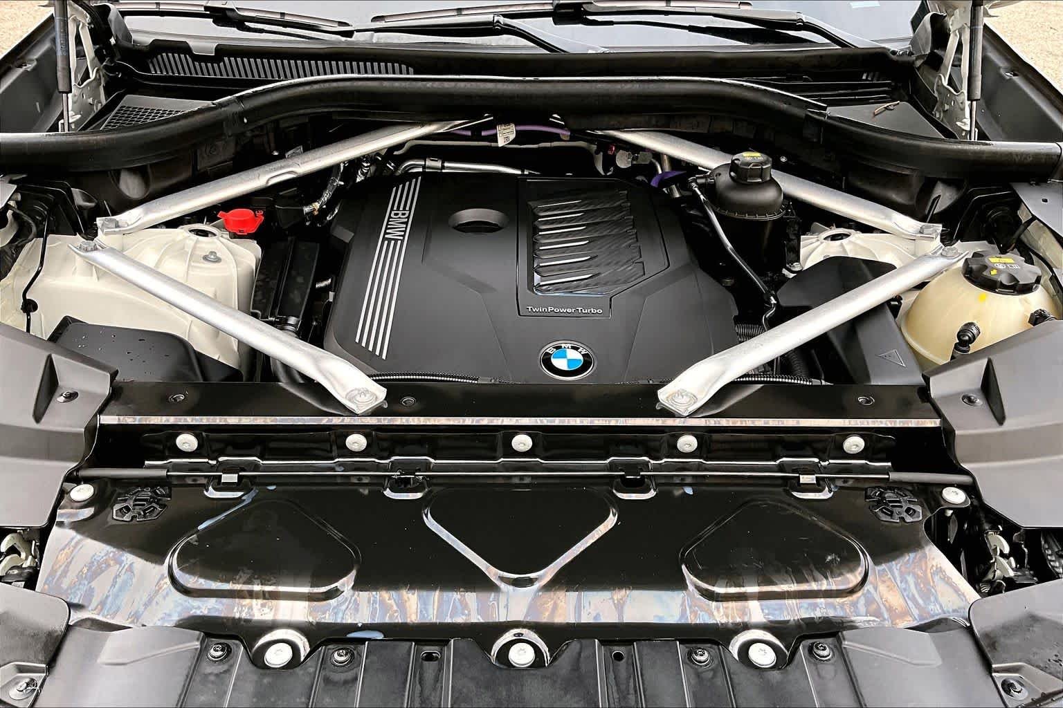 Used 2023 Alpine White BMW sDrive40i image 32