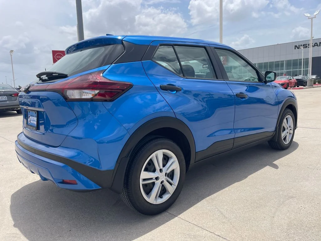 Used 2024 Blue Nissan S image 5