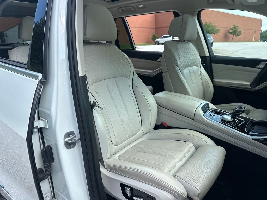 Used 2021 White BMW xDrive40i image 44
