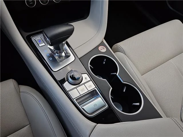 Used 2025 Savile Silver Genesis 2.5T Rear-Wheel Drive image 12