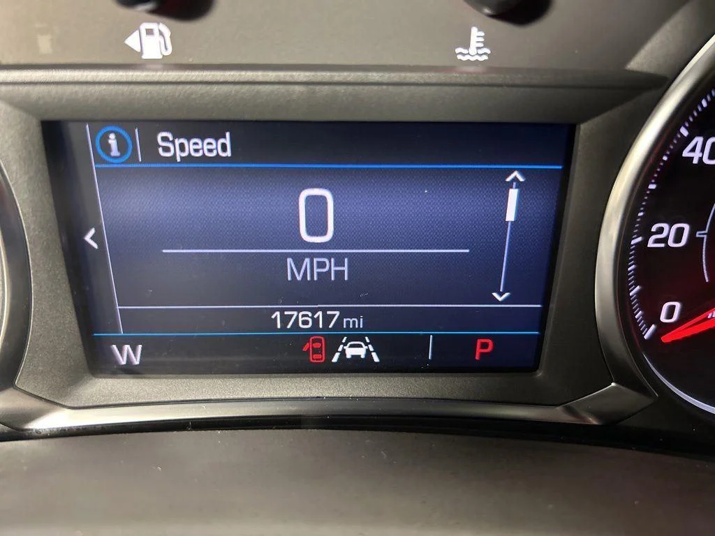 Used 2023 Marine Metallic GMC SLE image 19