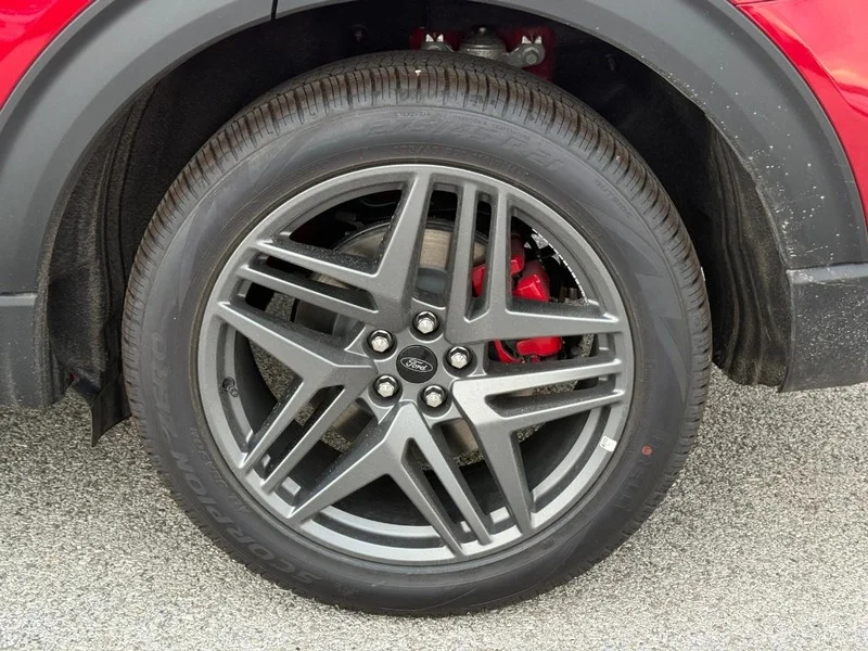 New 2026 Rapid Red Metallic Tinted Clearcoat Ford ST 4WD image 4
