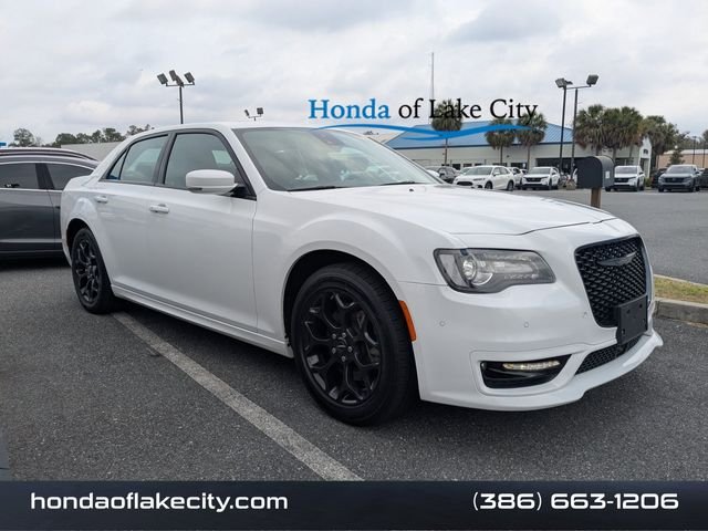 2023 Chrysler 300 Touring L