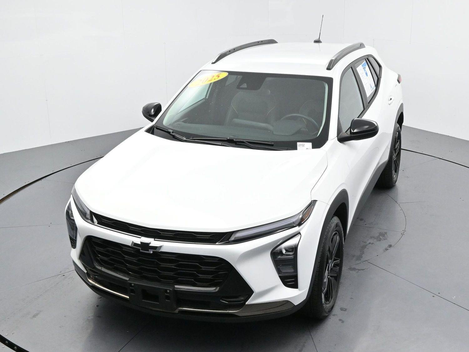 Used 2025 Summit White Chevrolet ACTIV image 37