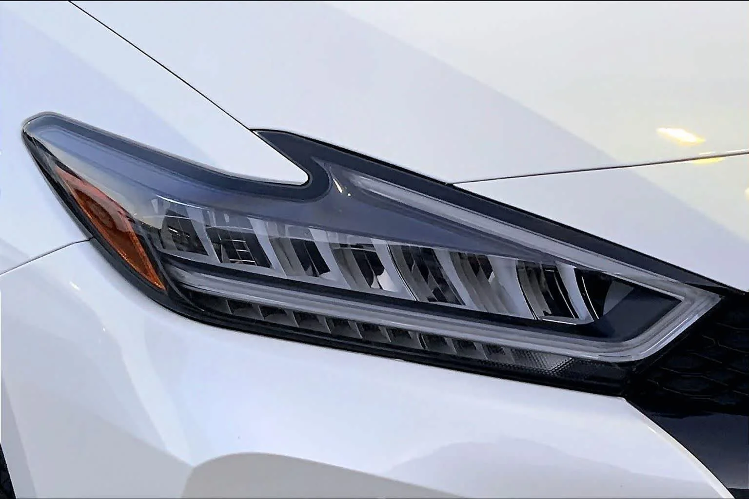 Used 2023 Pearl White Tricoat Nissan Platinum image 27