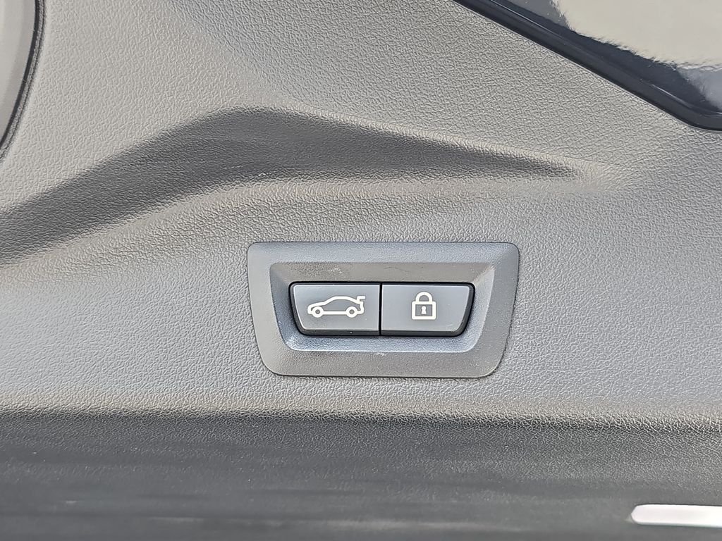 Used 2020 Black BMW sDrive40i image 16