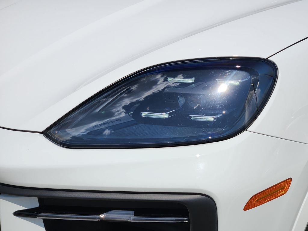 Used 2024 White Porsche Base image 9