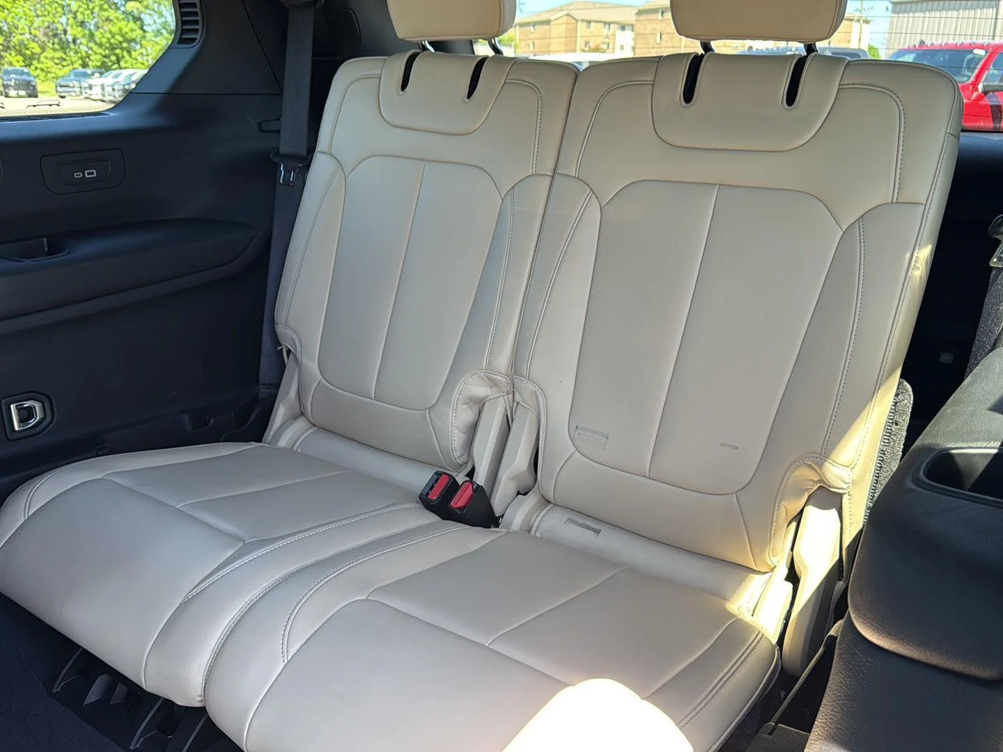 Used 2023 Diamond Black Crystal Pearlcoat Jeep Limited image 12