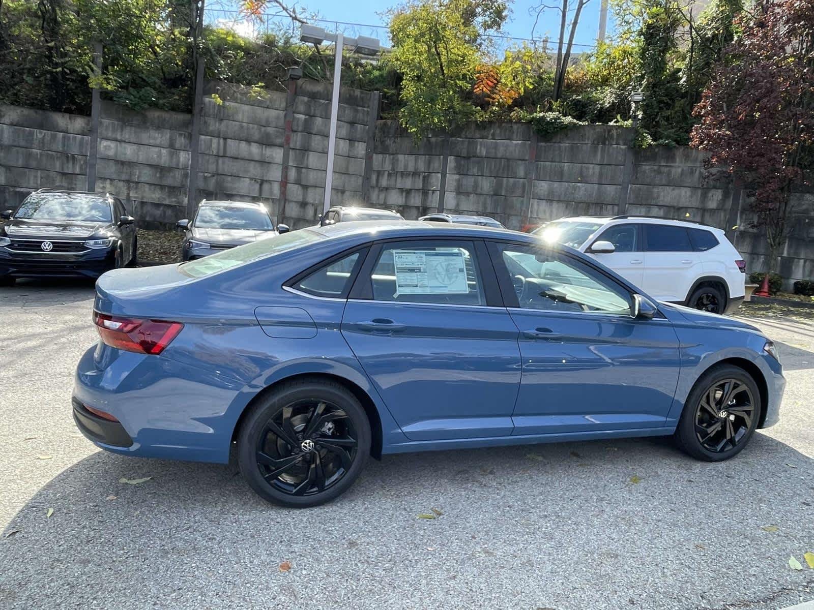 New 2027 MONTEREY BLUE PEARL Volkswagen SE image 6