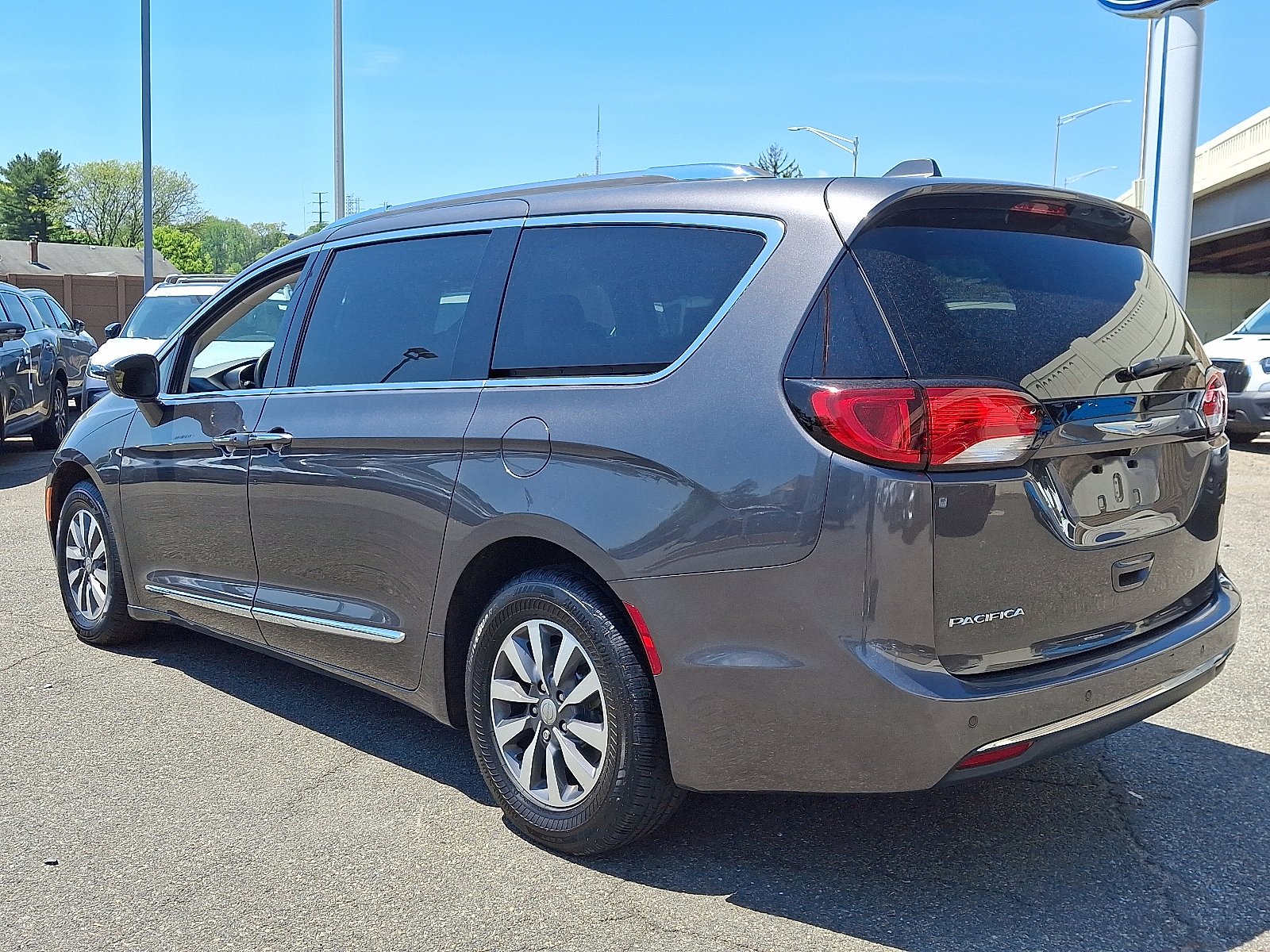 Used 2020 Granite Crystal Metallic Clearcoat - PAU Chrysler Touring L Plus image 6