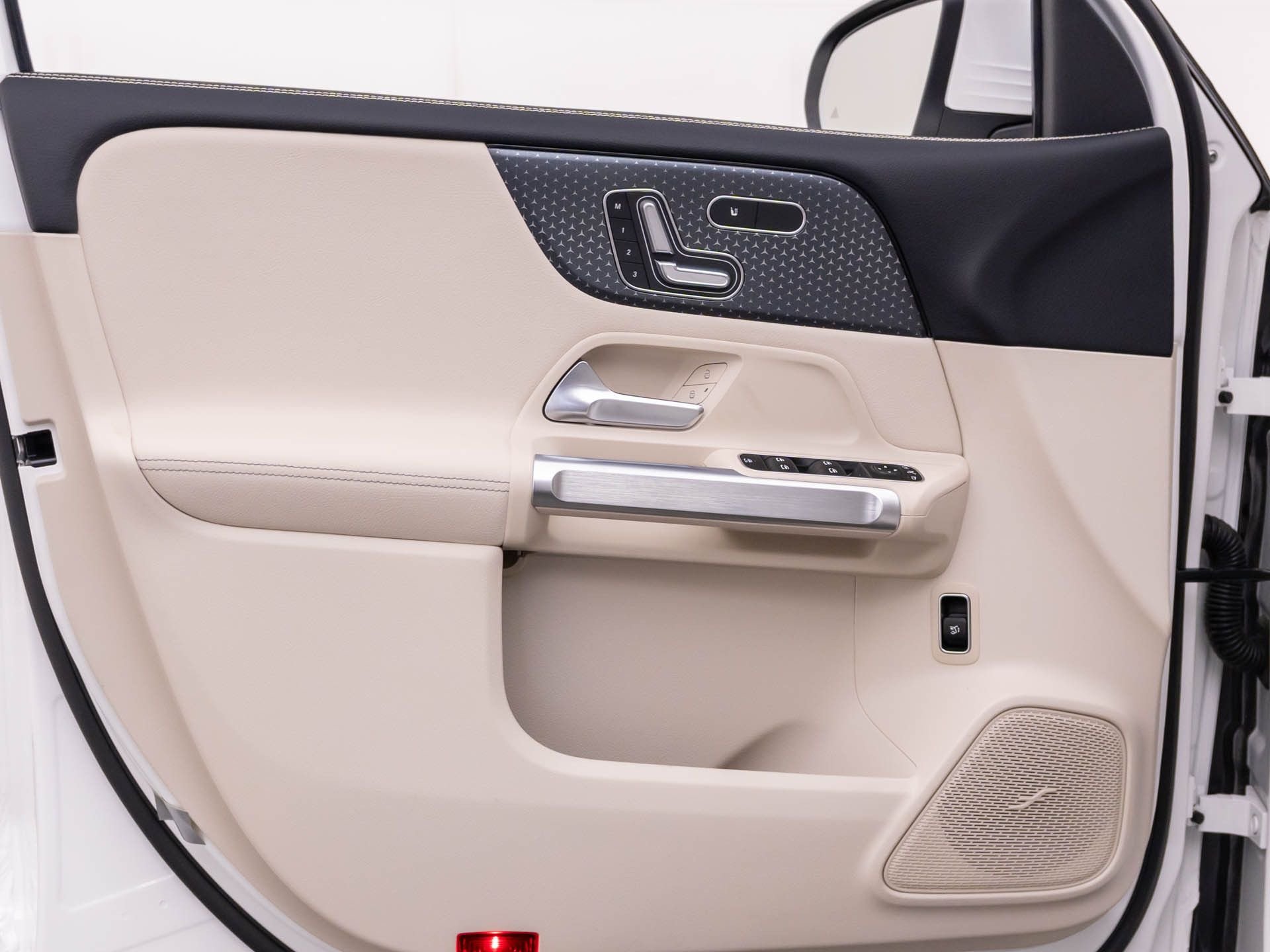 New 2026 White Mercedes-Benz GLB 250 image 14