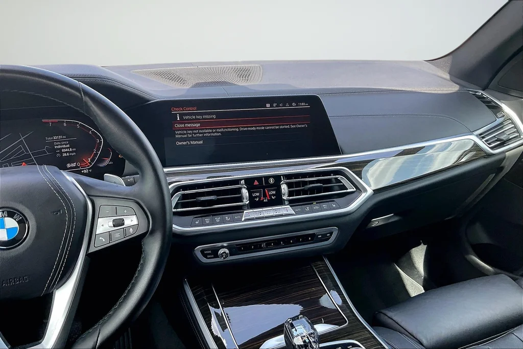 Used 2020 Black BMW sDrive40i image 9