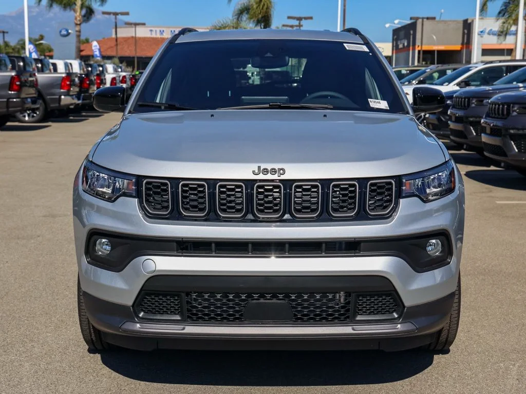 New 2026 Silver Zynith Metallic Clearcoat Jeep Latitude image 8