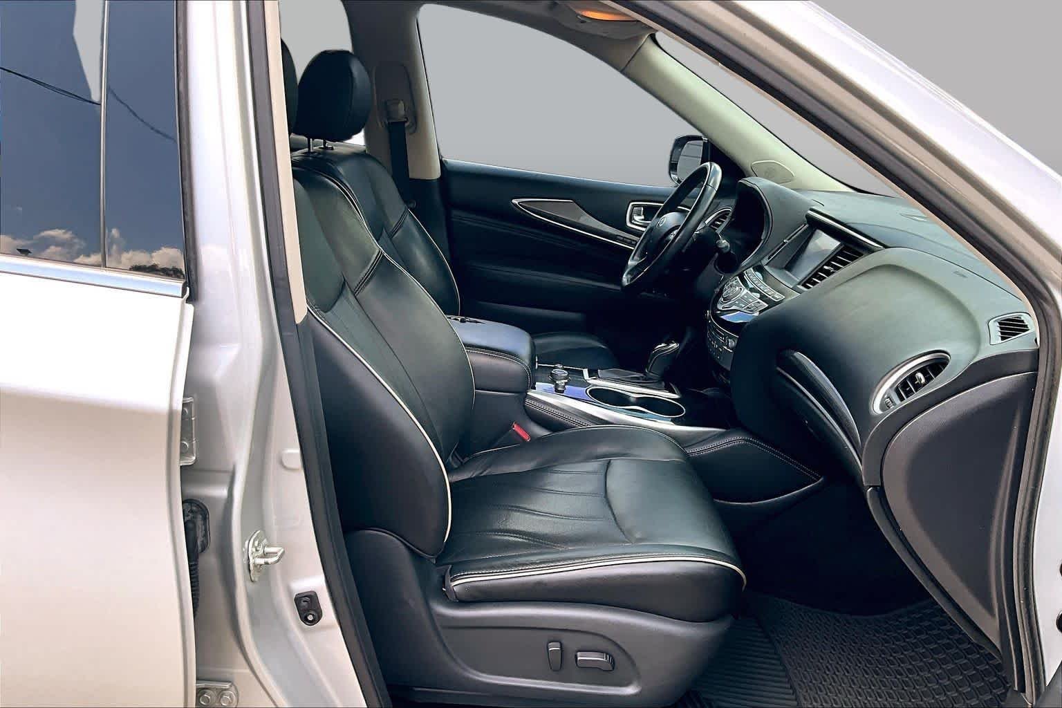 Used 2017 Liquid Platinum INFINITI  image 11
