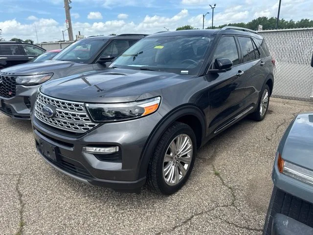 Used 2020 Gray Ford Limited image 2