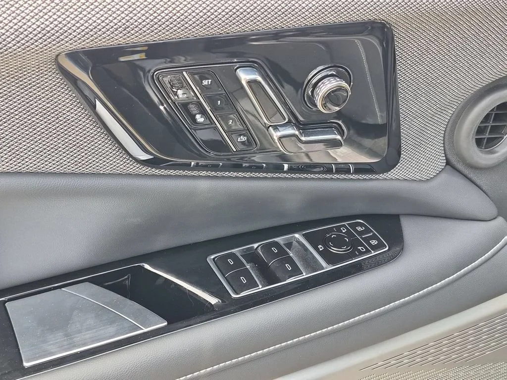 2027 Cadillac OPTIQ Luxury - Photo 22