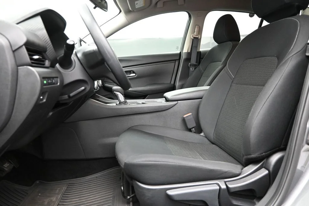 Used 2023 Gray Nissan S image 17